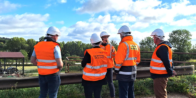 Avec les transporteurs, le dialogue pendant toute la campagne est essentiel pour s’assurer du bon déroulement des rotations. En parallèle, le service logistique organise des rencontres individuelles avec chacun d'entre eux.